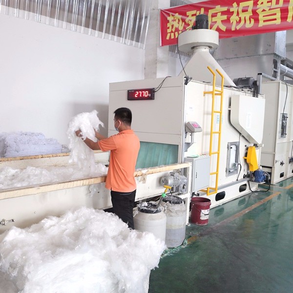 過(guò)濾針刺無(wú)紡布廠-誠(chéng)心邀請(qǐng)您來(lái)廠參觀