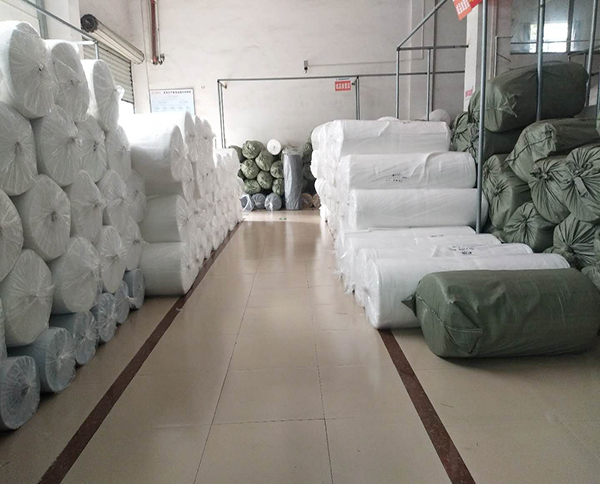 白色針刺無(wú)紡布