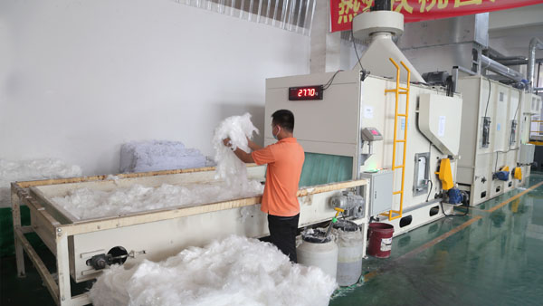 山東無膠棉廠家-每天反饋生產(chǎn)進度