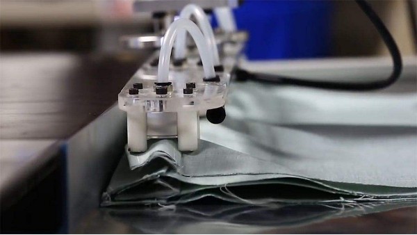 第四屆全國(guó)紡織機(jī)器人應(yīng)用高峰論壇舉行