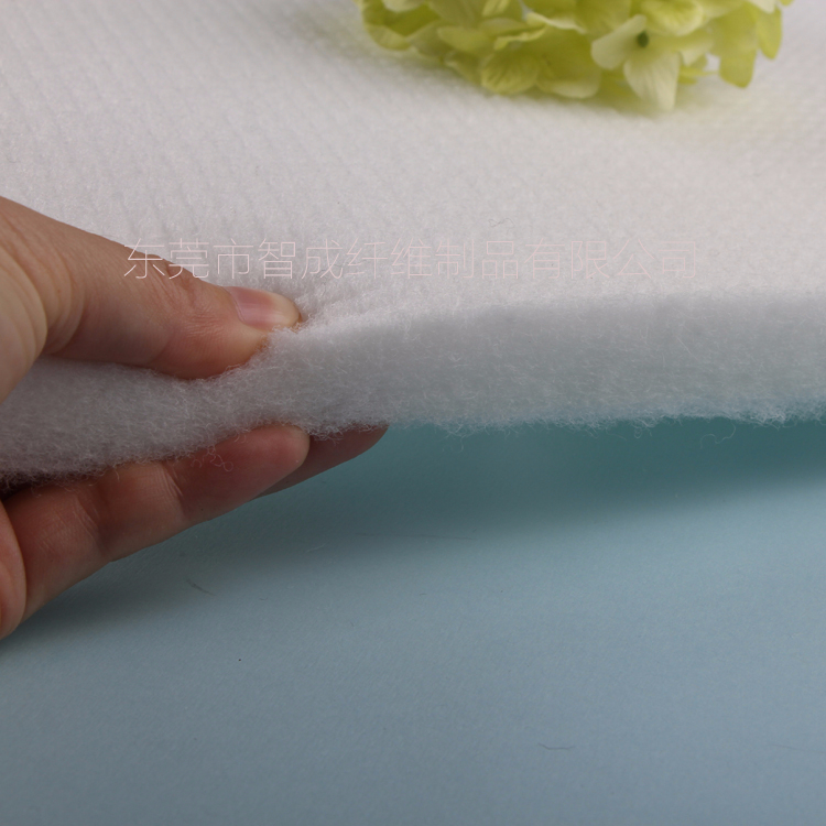 嬰兒床圍還是選擇環保無甲醛的硬質棉好